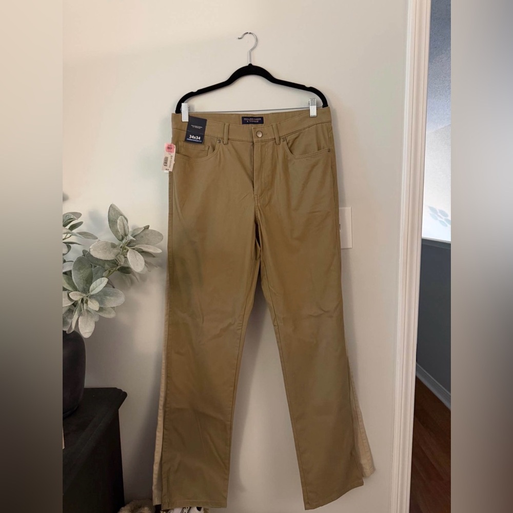 Roundtree & Yorke Men's dark Khaki Chinos